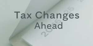 2026년 세금 규정 변경을 예고하는 캘린더 페이지 전환 이미지